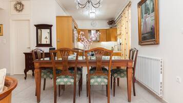 Luxury Apartment | In-room dining