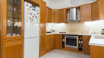 Luxury Apartment | Private kitchen | Full-sized fridge, oven, toaster, mixer
