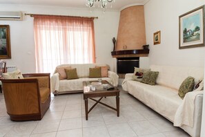 Interior - Deluxe 2 Bedroom apt in Petroupoli (Petroupoli)