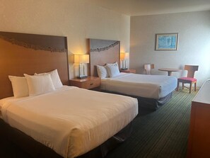 Cortinas blackout, tabla de planchar con plancha y wifi gratis 