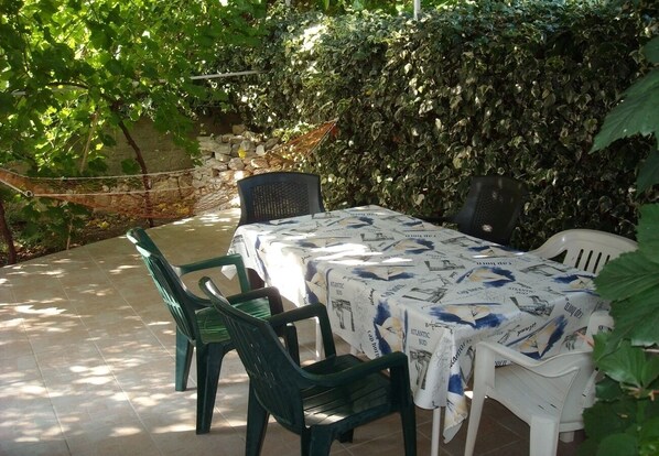 Tempat makan outdoor