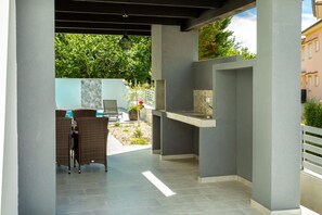 Căn hộ (Krk - with private pool - H(6+2)) | Hiên