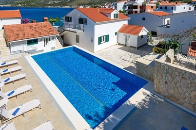 Apartments Modri Dragulj - With Pool
