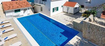 Apartments Modri Dragulj - With Pool