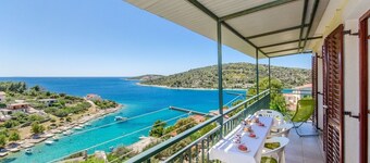 Bosiljka - by the sea - SA3