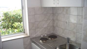 Estudio (Josip II - 150 m from beach with free) | Cocina privada