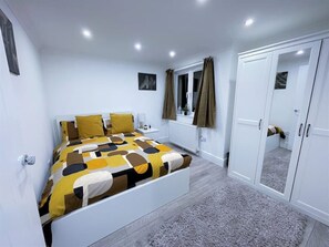2 bedrooms, iron/ironing board, travel cot, WiFi