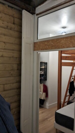 2 slaapkamers, een strijkplank/strijkijzer, wifi, beddengoed