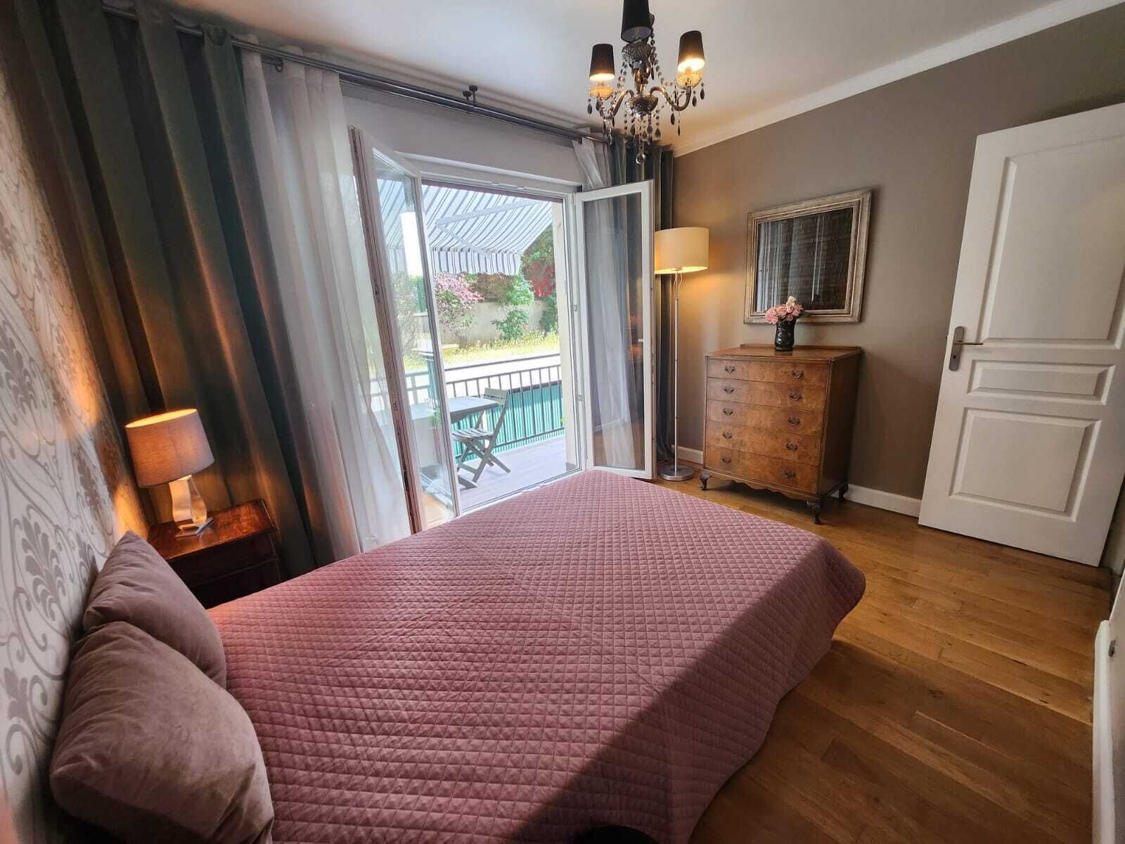 3 bedrooms, desk, iron/ironing board, free WiFi