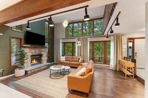 Smart-TV, Kamin, Tischfußball