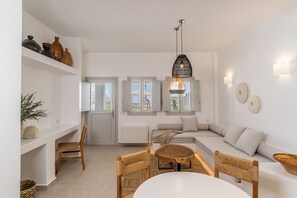 Executive Suite with Private Pool and Sea View | Living area