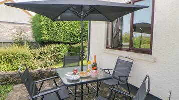 Cottage | Outdoor dining