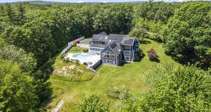Maine Pondfront Home Sleeps 22 - Pool & Hot Tub