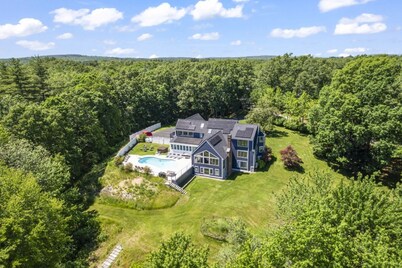 Maine Pondfront Home Sleeps 22 - Pool & Hot Tub
