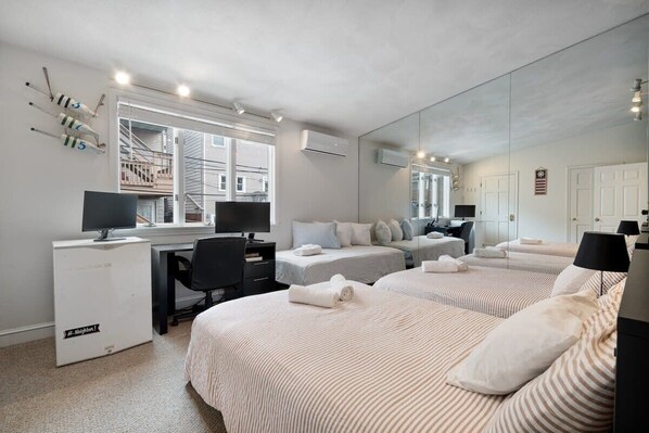 4 عدّة غرف نوم ومكتب ومكواة/لوح كي وسرير سفر