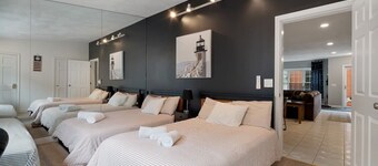 Heart of Southie - Hot Tub + Walk to Top Bars