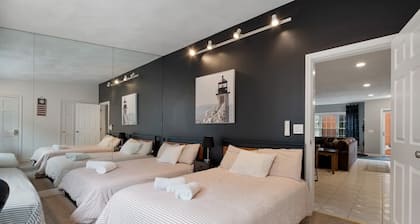 Heart of Southie - Hot Tub + Walk to Top Bars