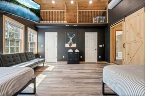 5 bedrooms, desk, iron/ironing board, WiFi