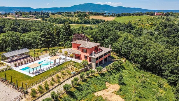 A large, two-story house with a swimming pool and a covered patio area. - Villa La Pieve - Nine Bedroom Villa, Sleeps 20 (Città della Pieve)