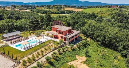 Villa La Pieve - Nine Bedroom Villa, Sleeps 20