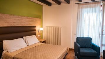 9 bedrooms, iron/ironing board, WiFi, bed sheets