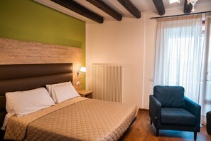 9 bedrooms, iron/ironing board, WiFi, bed sheets