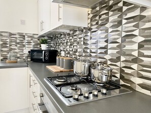 Kühlschrank, Mikrowelle, Ofen, Toaster