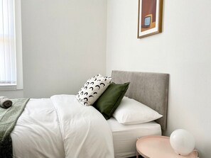5 habitaciones, tabla de planchar con plancha y acceso a internet 