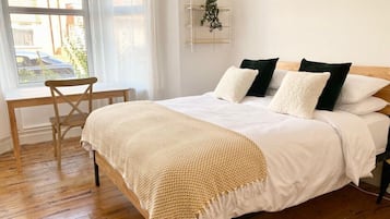 2 bedrooms, desk, iron/ironing board, WiFi