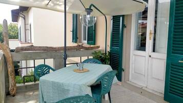 Villa | Outdoor dining