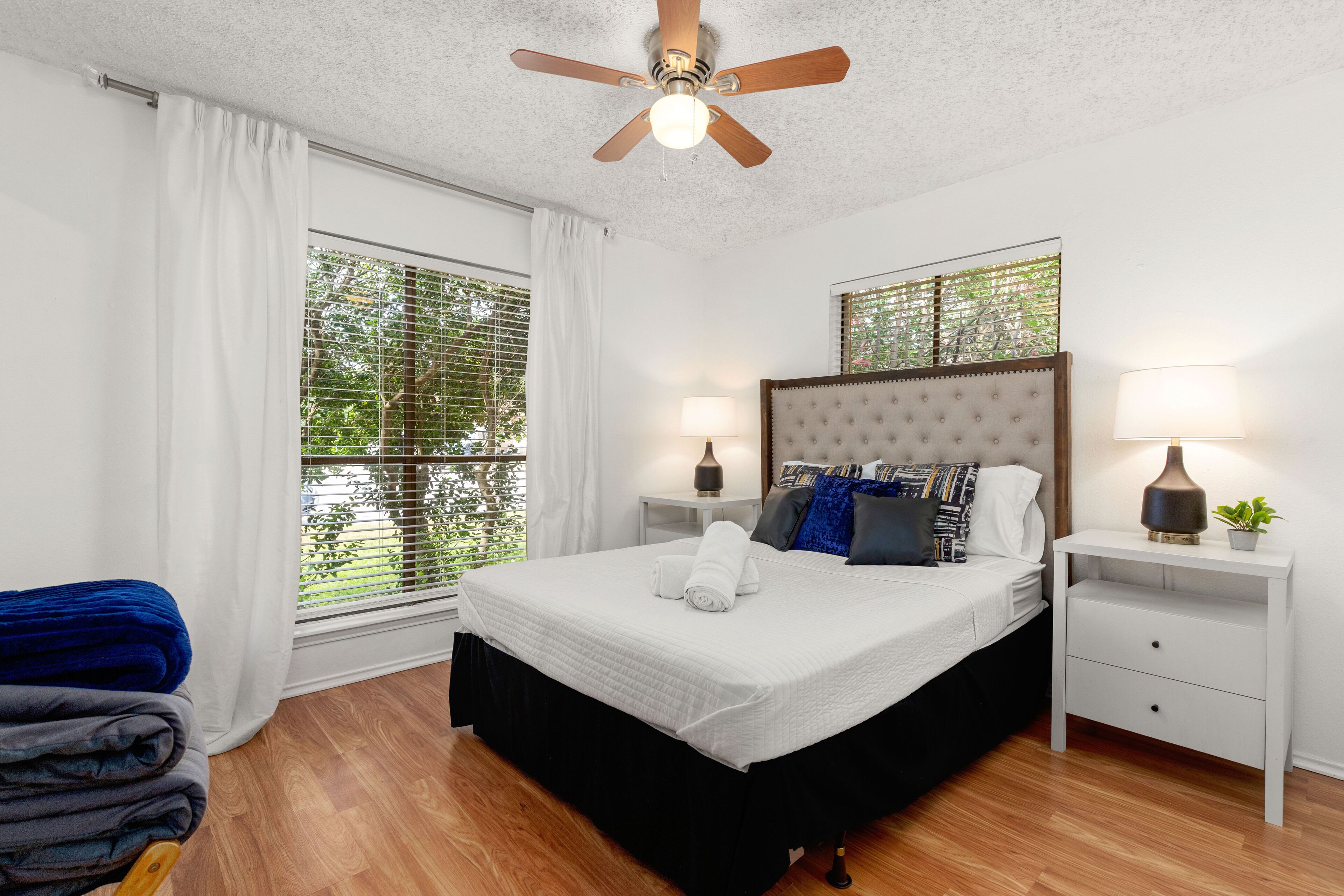 3 BR Spacious Home/ ~Safe & Fully-fenced ~Near Six Flags, SeaWorld, LaCantera 