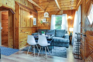 Dining - Fire Pit, Deck & Grill: Cozy Twain Harte Cabin! (Twain Harte)