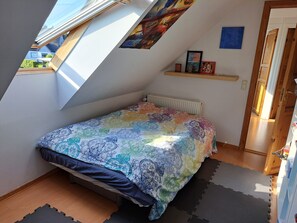 5 bedrooms, desk, iron/ironing board, free WiFi - Amazing big house with a garden, for the large Family.  (Herlev)