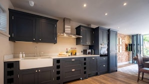 Rumah, Beberapa Tempat Tidur | Dapur pribadi | Lemari es, microwave, oven, dan kompor