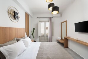 Classic Villa | In-room safe, soundproofing, free WiFi - Sea Serenity Villas with Private Jacuzzi (Santorini)