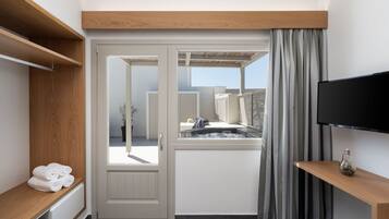 In-room safe, soundproofing, free WiFi