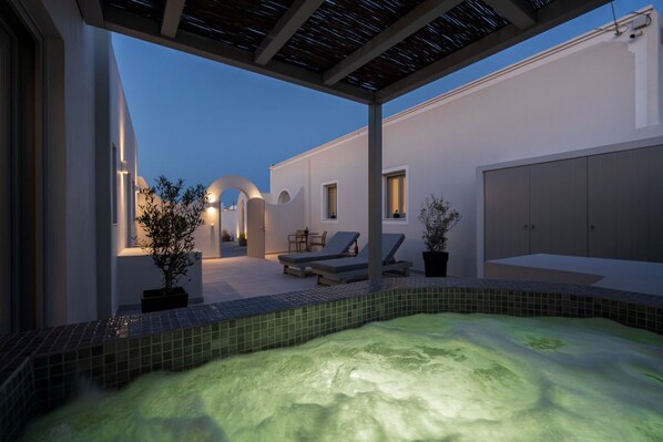 Basic Villa | In-room safe, soundproofing, free WiFi - Sea Serenity Villas with Private Jacuzzi (Santorini)