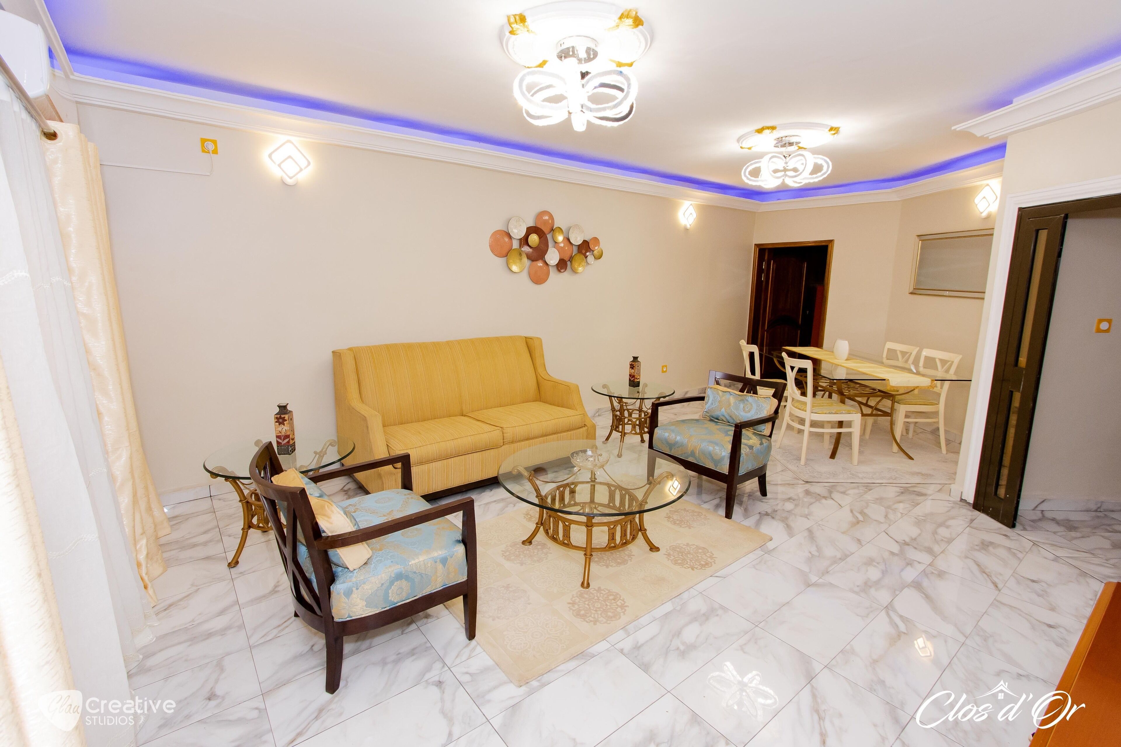 Familienapartment, 2 Schlafzimmer | Wohnbereich | Flachbildfernseher