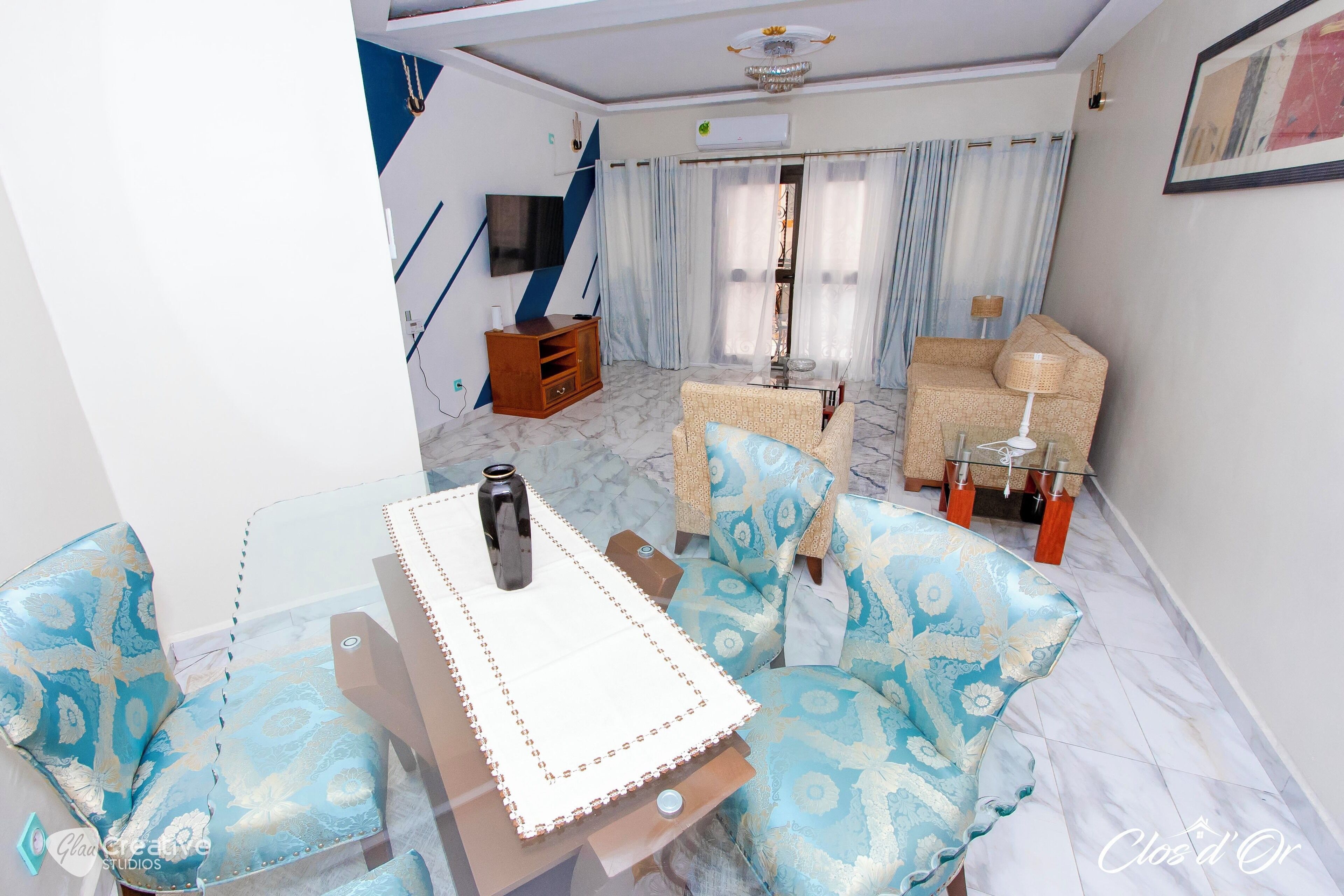 Grand appartement, 3 slaapkamers | Woonruimte | Een flatscreentelevisie