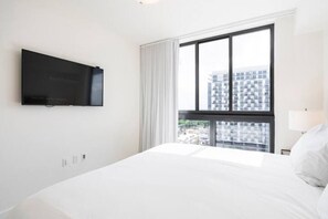1 bedroom, iron/ironing board, travel crib, free WiFi - Location, location, location. Best area of Doral (Doral)