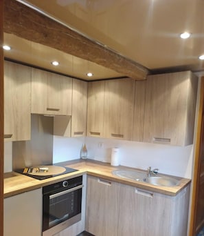 Fridge, microwave, oven, coffee/tea maker - Spacious, quiet house 6 km from Honfleur (Genneville)