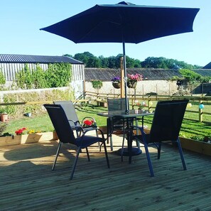 Outdoor dining - Family farm, in beautiful Devon countryside, 4 miles from Lyme Regis. (Axminster)