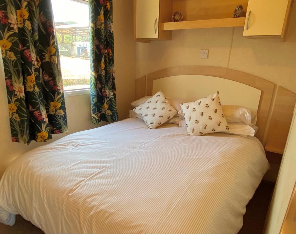 2 bedrooms, travel cot, Internet, bed sheets