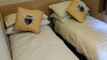 2 Schlafzimmer, Reisekinderbett, Internetzugang, Bettwäsche