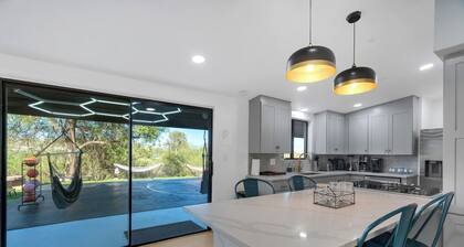 Hilltop:Mt Views!Movie Theater+NFL TICKET Arcade+Hot tub+Sauna+Golf+Yoga+Beauty