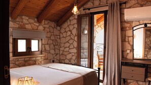 3 bedrooms, in-room safe, WiFi (free), bed sheets