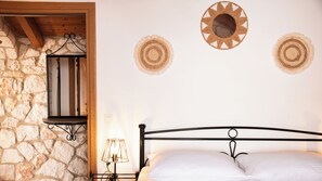 3 bedrooms, in-room safe, free WiFi, bed sheets