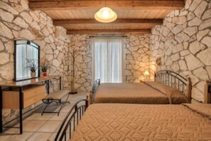 3 bedrooms, in-room safe, free WiFi, bed sheets