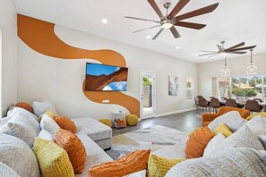Smart-TV, Kamin, Tischfußball, Tischtennisplatte
