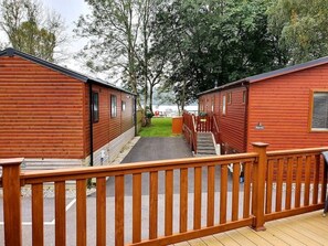 Property grounds - Jaw-Dropping Lodge with Hot Tub on Lake Windermere (Troutbeck Bridge)